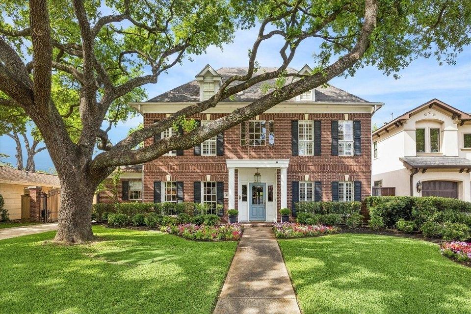 Afton Oaks neighborhood architecture — Houston TX