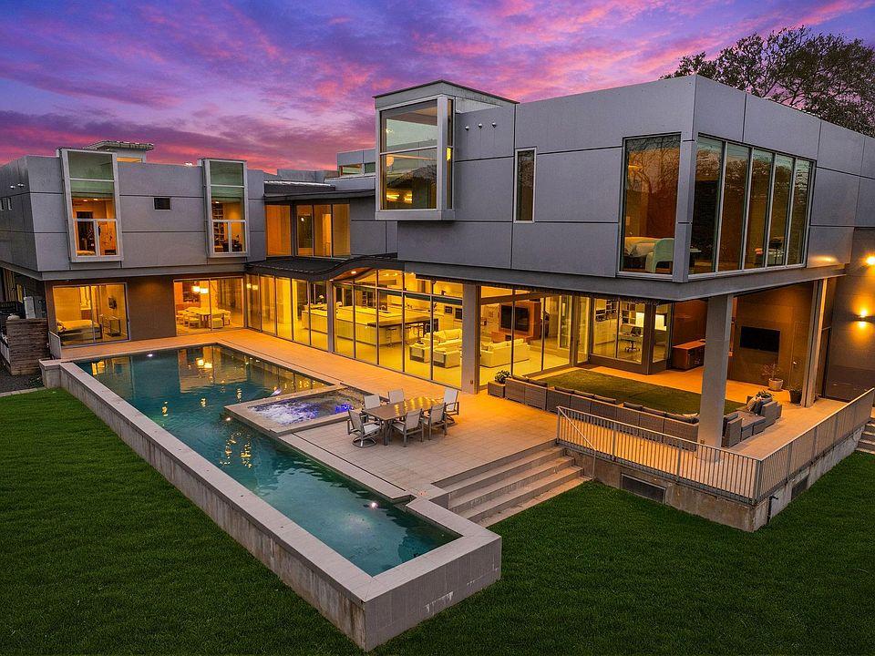 Bellaire upscale home exterior — Houston TX