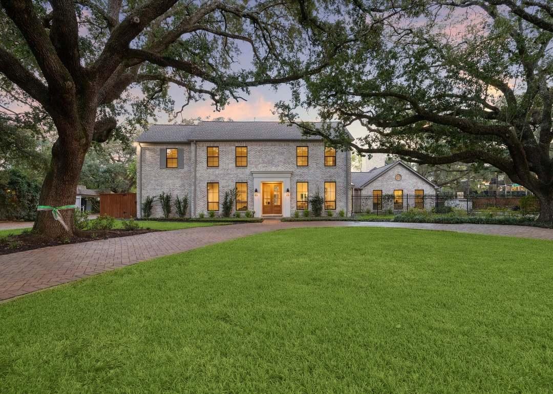Briargrove neighborhood streetscape — Houston TX