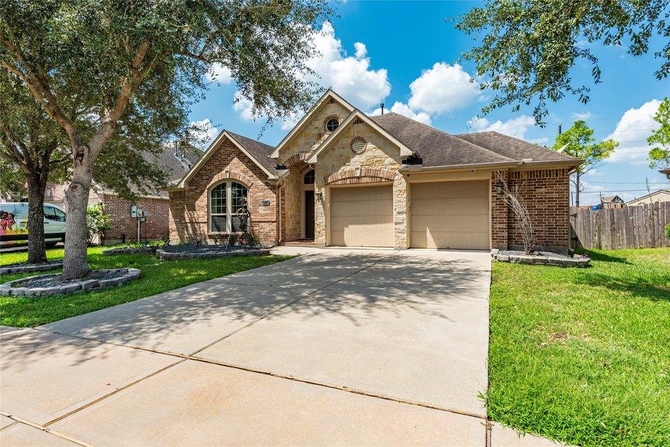 Pearland luxury home exterior — Houston TX
