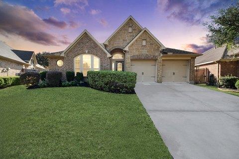 Pearland upscale home exterior — Houston TX