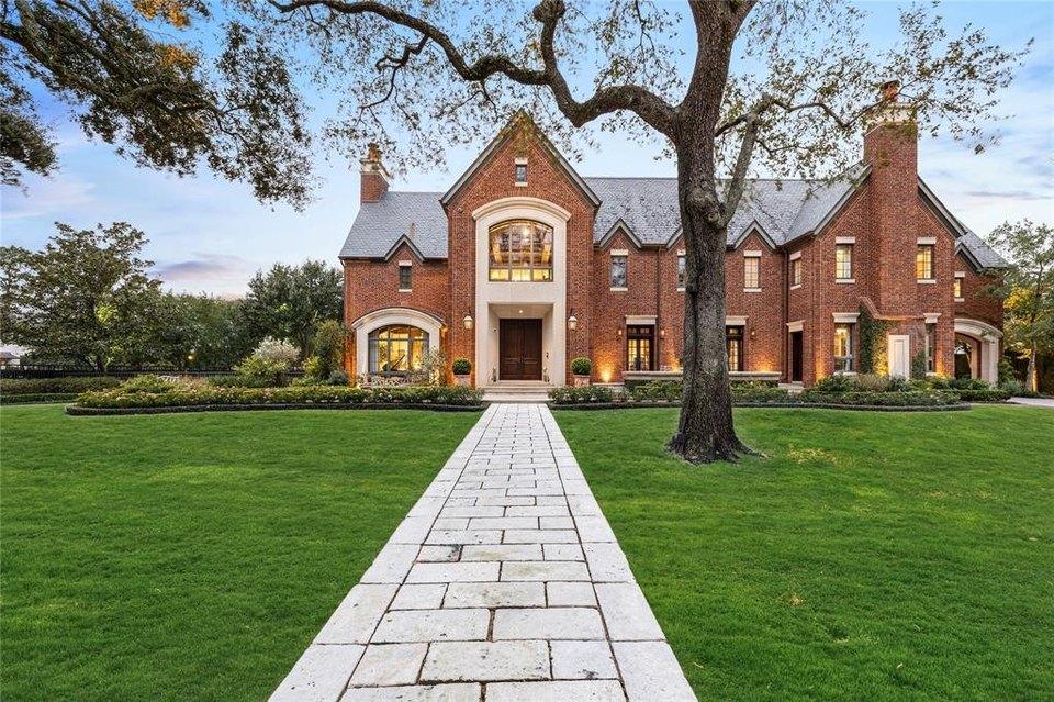 River Oaks residential street view — Houston TX