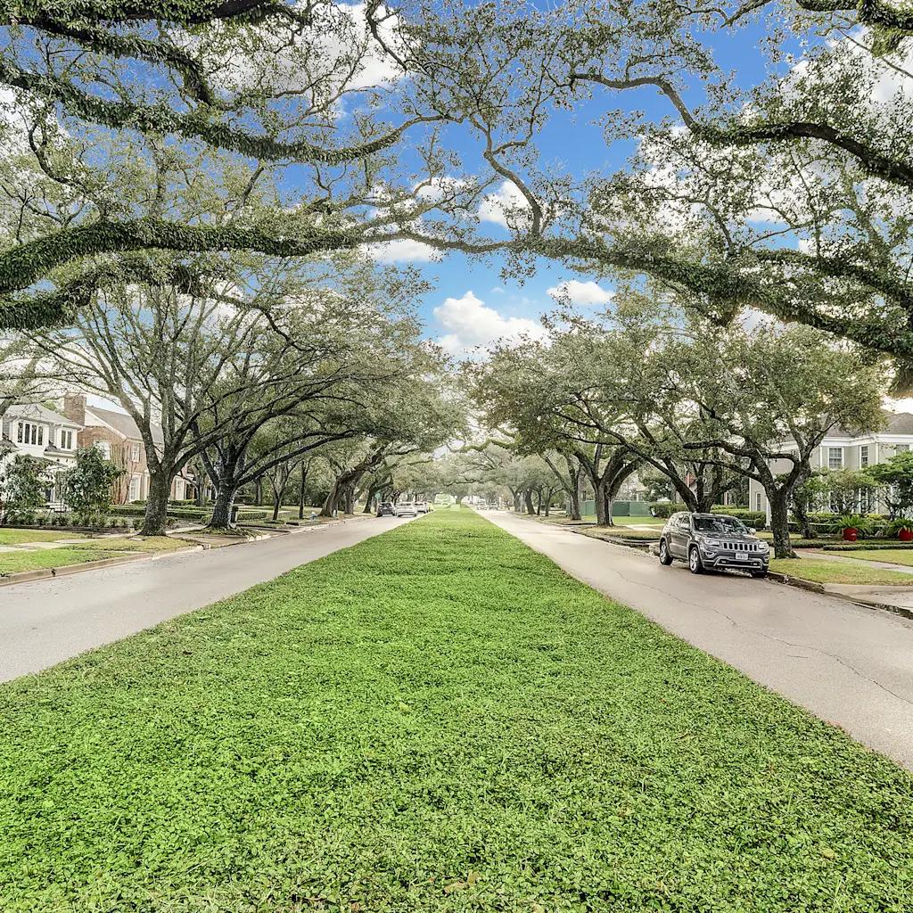 Southampton Place neighborhood architecture — Houston TX