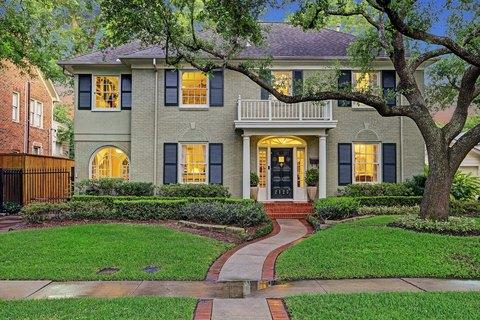Southampton Place tree-lined street — Houston TX